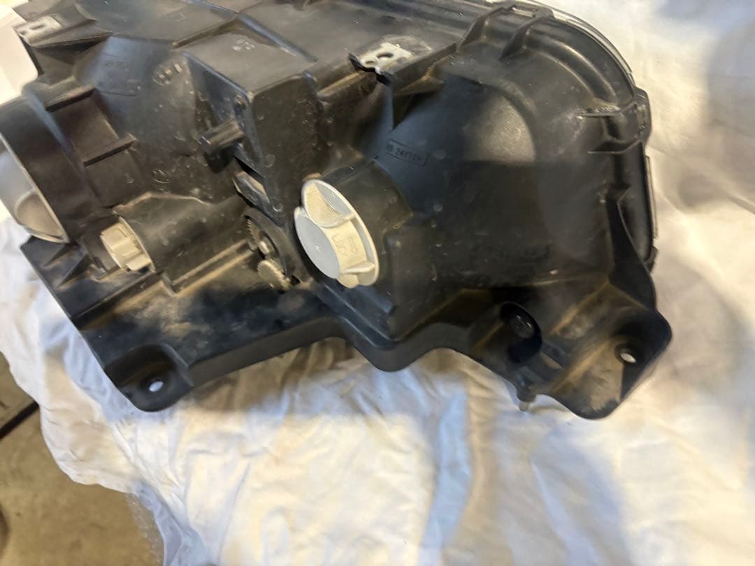 令和2年三菱ふそうヘッドライト左HID MK581269 100-87909
