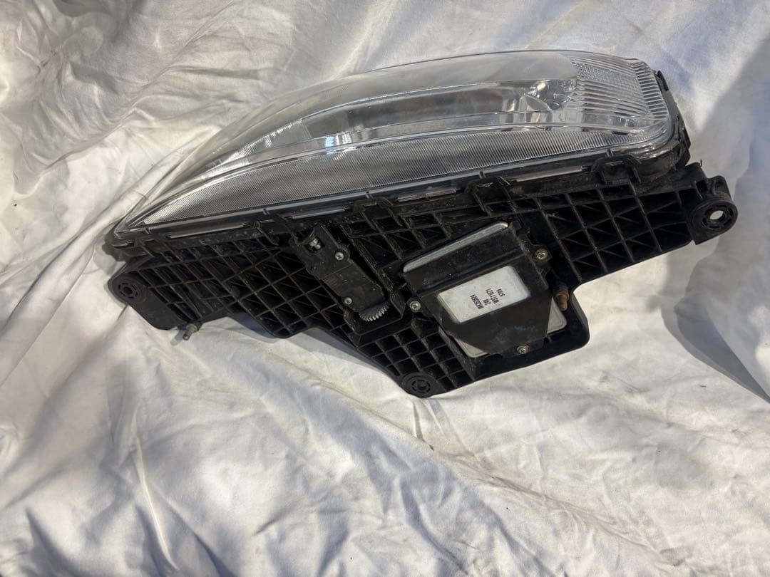 令和2年三菱ふそうヘッドライト左HID MK581269 100-87909
