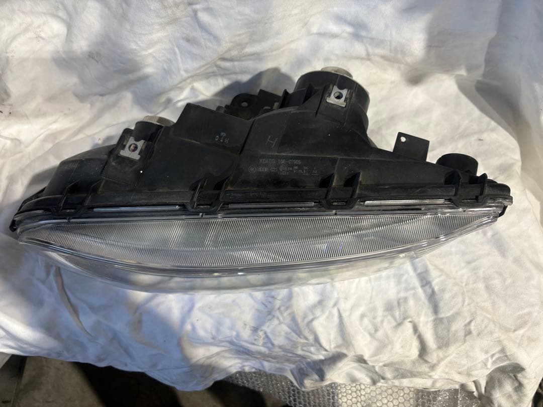 令和2年三菱ふそうヘッドライト左HID MK581269 100-87909