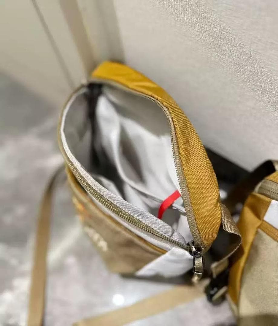 ARC'TERYX BEAMS Mantis 2 ベージュショルダーバッグ