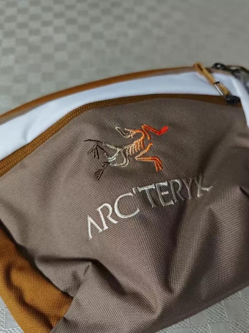ARC'TERYX BEAMS Mantis 2 ベージュショルダーバッグ