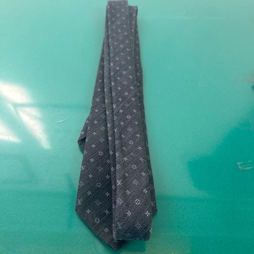 LOUIS VUITTON グレー ネクタイ