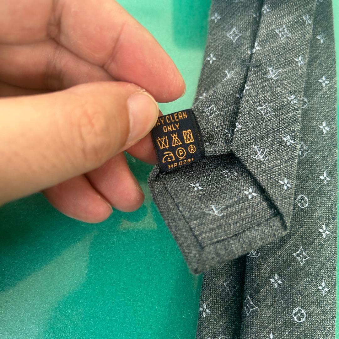 LOUIS VUITTON グレー ネクタイ