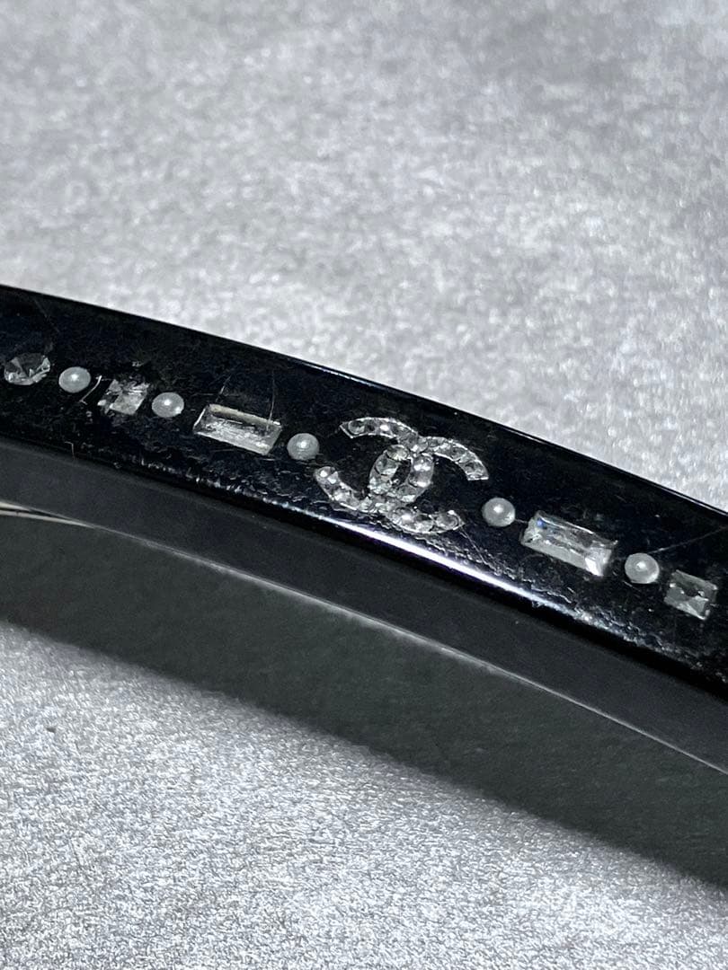CHANEL:バレッタ　黒色キラキラ