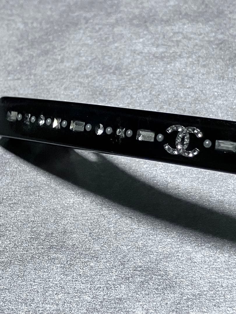 CHANEL:バレッタ　黒色キラキラ