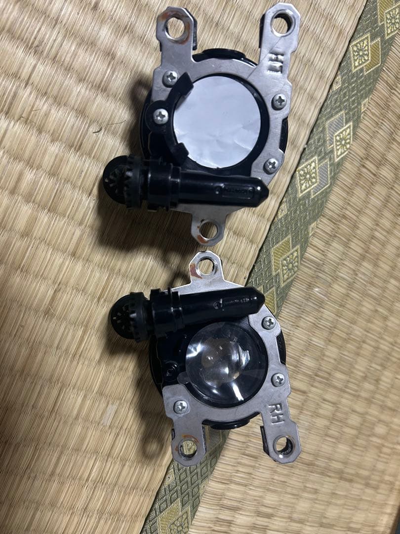 信玄 LEDフォグランプユニット プロジェクターレンズ2色切り替えLEDバルブ