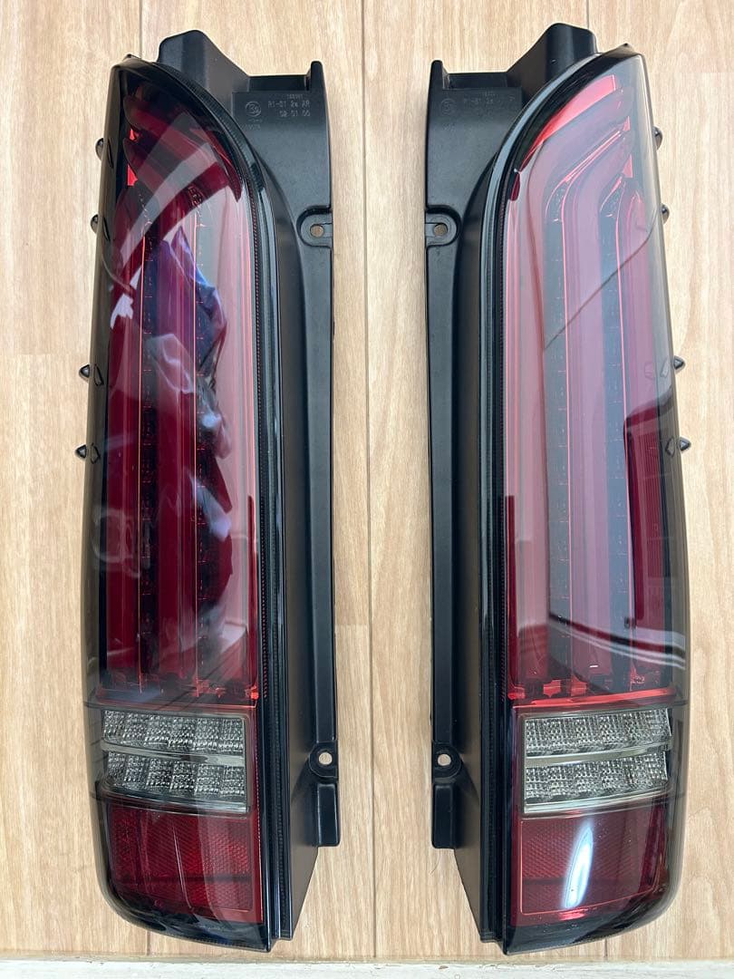 FLEX ULTIMATE テールランプ ハイエース LED
