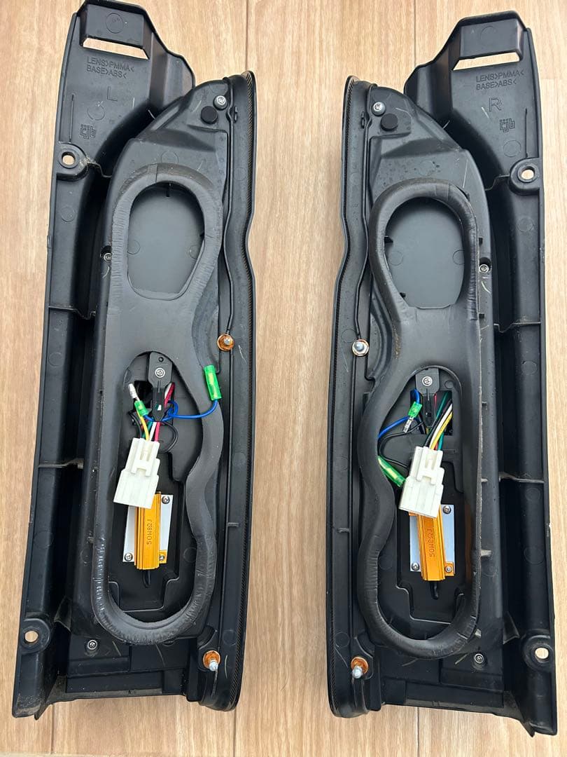 FLEX ULTIMATE テールランプ ハイエース LED