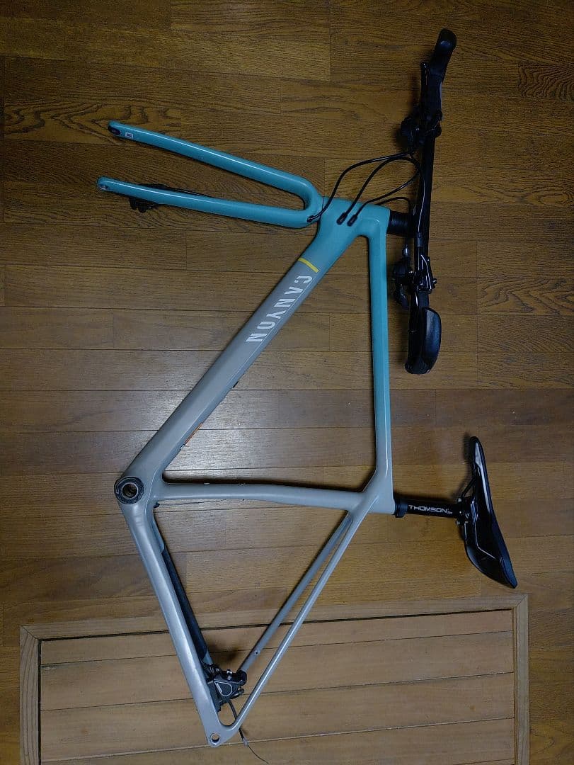 明日21:00まで専用です。 購入お控え下さい。Road lite CF8