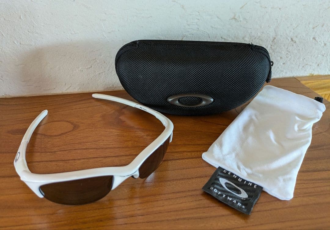 最終お値下げ！Oakley サングラス ホワイトフレーム03-624J