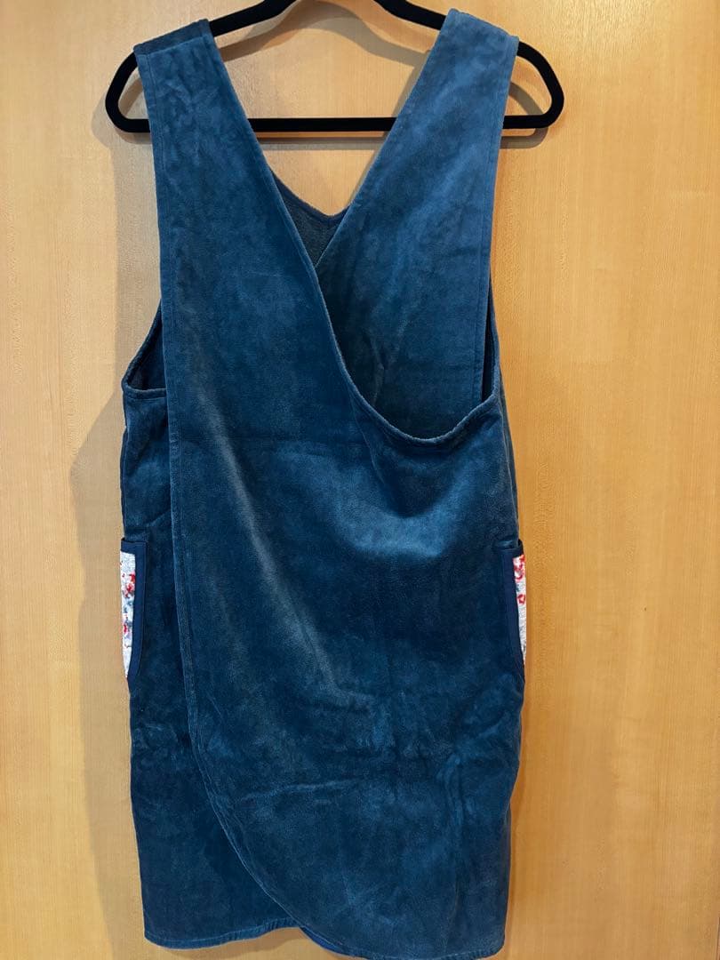 ホットマン　ダークブルー Vネックエプロン 花柄ポケット