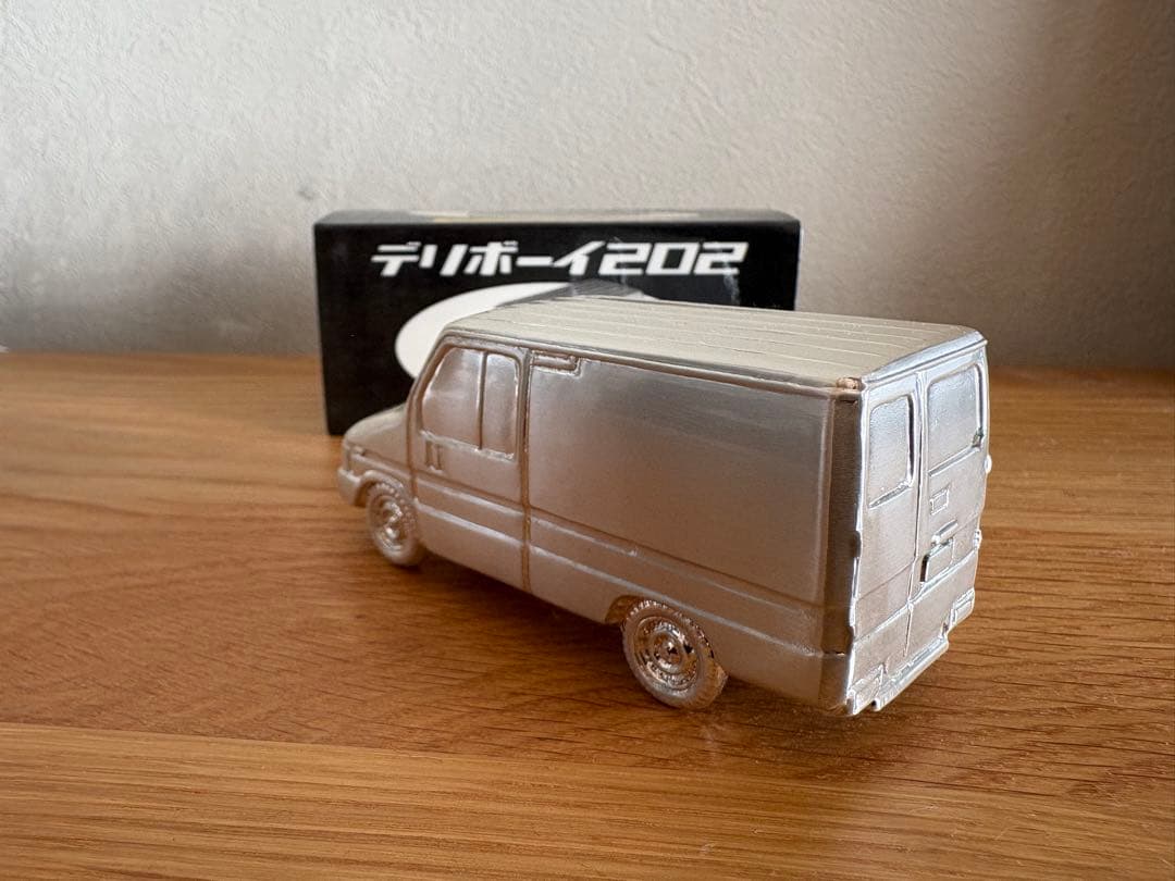 新品未使用　復刻版デスクトップインゴット　トヨタ　デリボーイ202 ミニカー