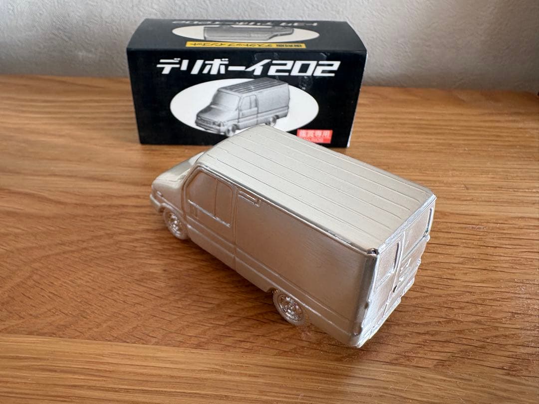 新品未使用　復刻版デスクトップインゴット　トヨタ　デリボーイ202 ミニカー