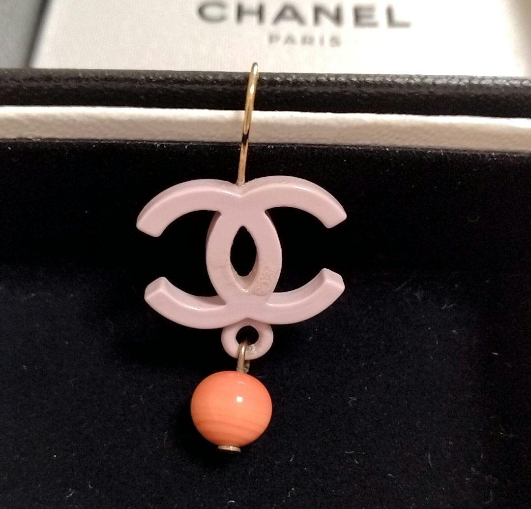 CHANEL サーモンピンク CCロゴ ピアス(片耳用)