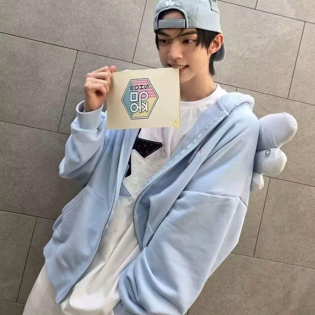 新品タグ付き YEGG Wing hoodie パーカー フーディー グレー