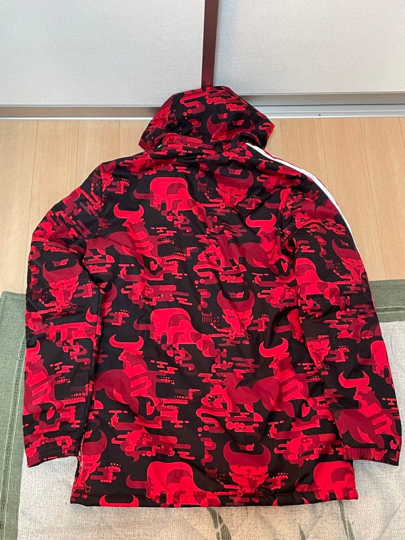 adidas⊥マンチェスターユナイテッドCNYパデットジャケット⊥アディダス