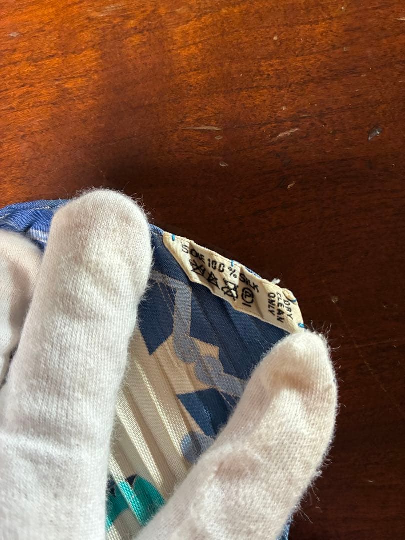 【限定価格】HERMES 　プリーツスカーフ　箱と巻き方説明書付　ブルー