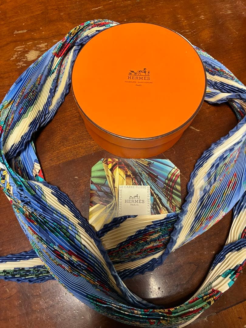 【限定価格】HERMES 　プリーツスカーフ　箱と巻き方説明書付　ブルー