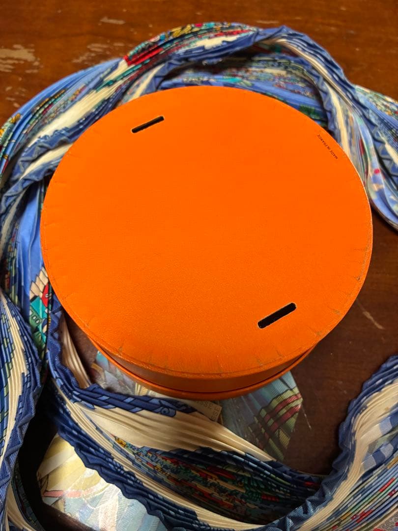【限定価格】HERMES 　プリーツスカーフ　箱と巻き方説明書付　ブルー