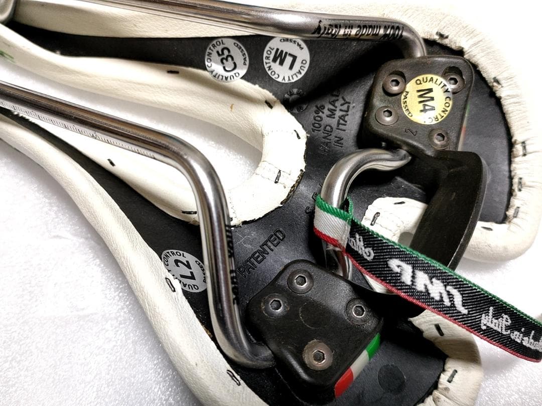 定価36000円 SELLE SMP LITE209 軽量 サドル 自転車 中古