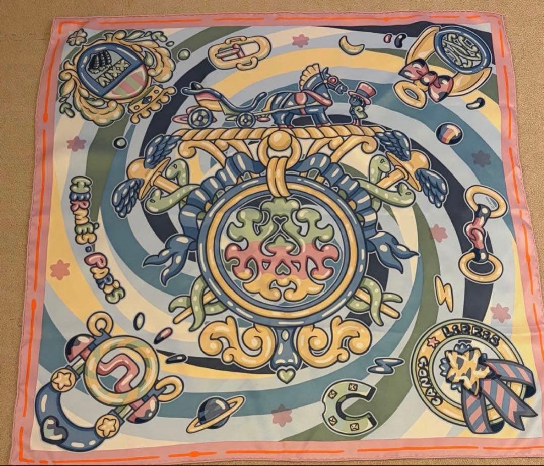 エルメス　HERMES キャンディ・リブリス カレ 70