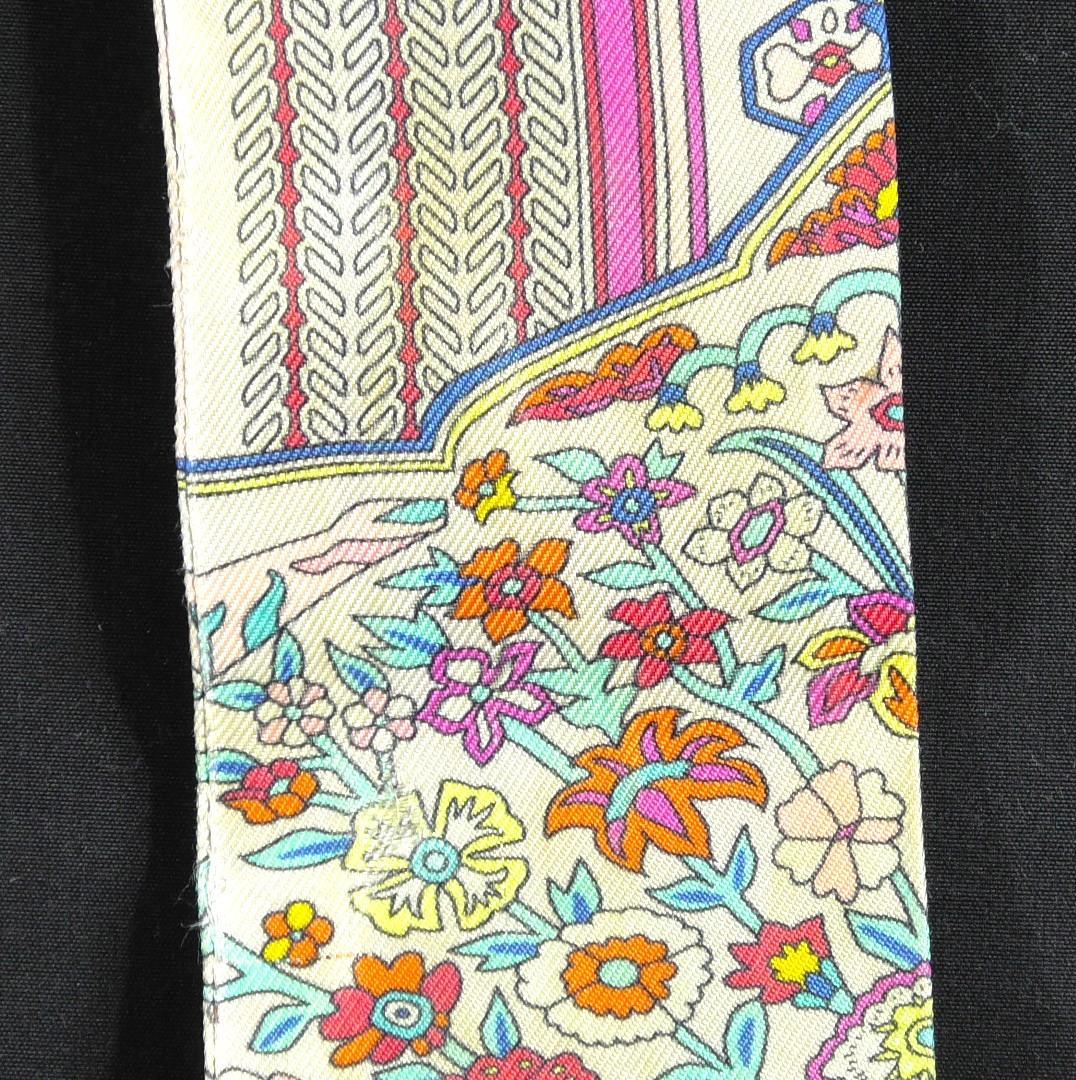 HERMES エルメス　ツイリースカーフ　D552
