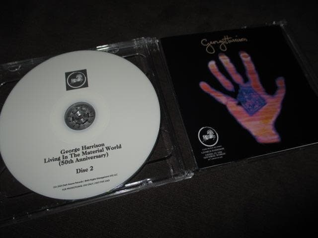 洋楽 e harrison living in the marerial .
