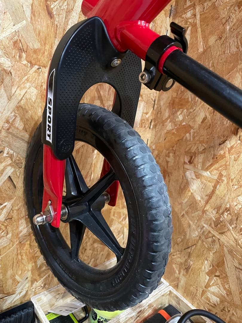 美品ストライダー12インチ レッド 赤色 スポーツモデル 日本正規品ヘルメット付