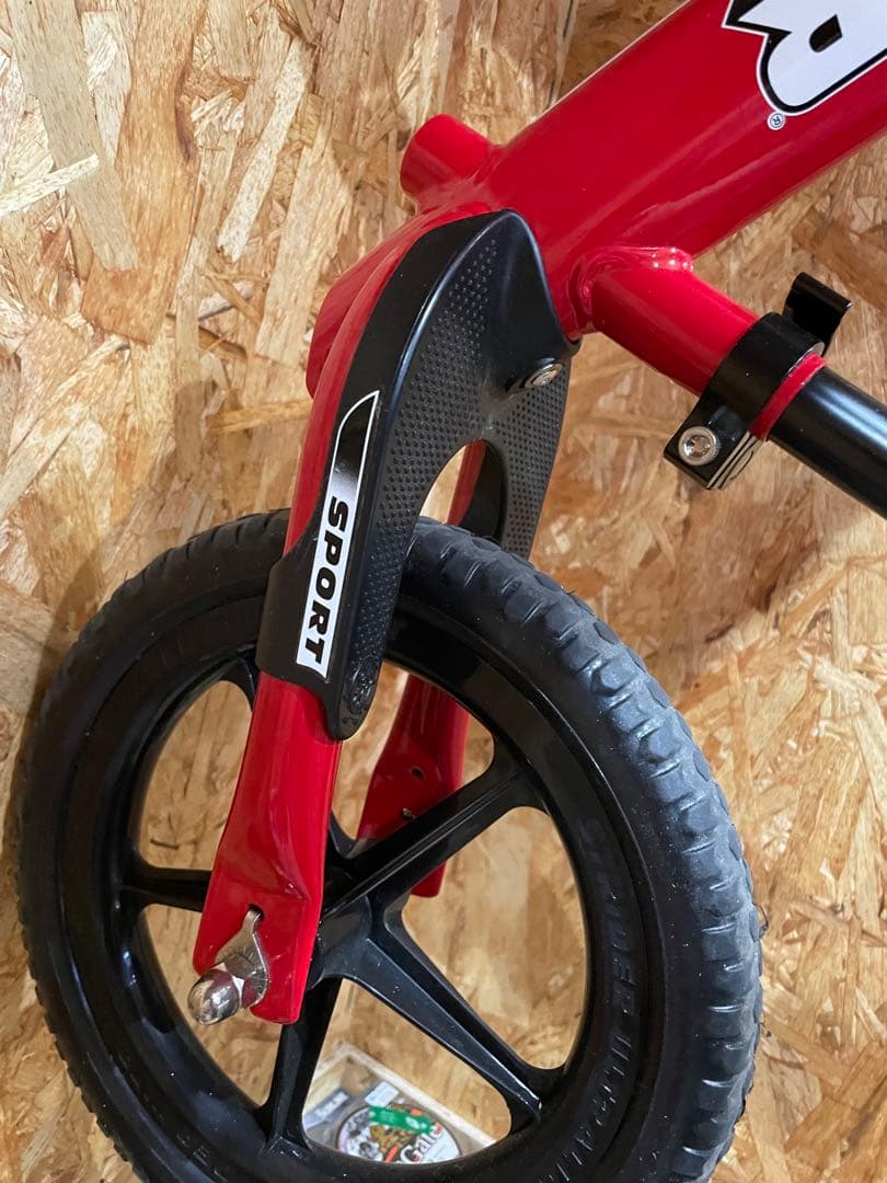 美品ストライダー12インチ レッド 赤色 スポーツモデル 日本正規品ヘルメット付