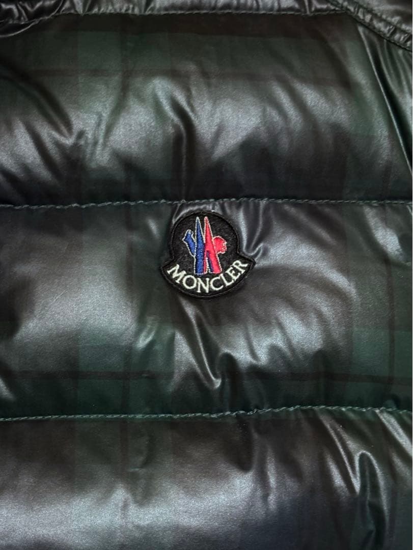 【国内正規品】【美品】MONCLER ダウンベスト アキラ　75000円