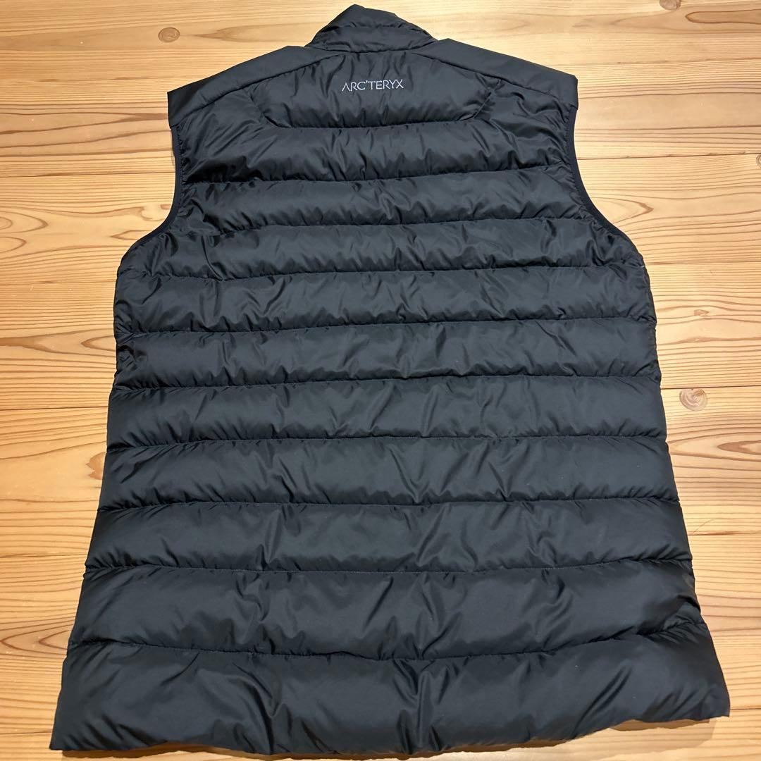 ARC'TERYX セリウムベスト　ブラック ダウンベスト 収納袋付き