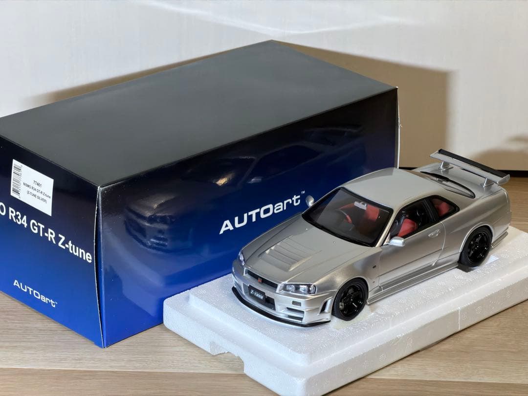 二*父様 オートアート　1/18 SKYLINE GT-R Z-tune シルバ