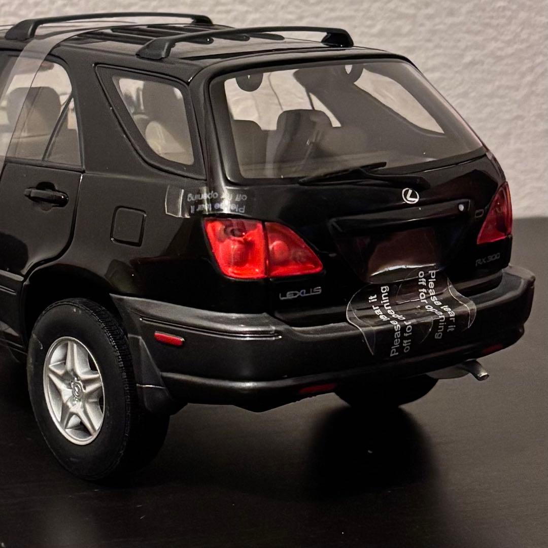 【AUTO art・開封済み未使用・送料込み】レクサスRX300 黒 1/18