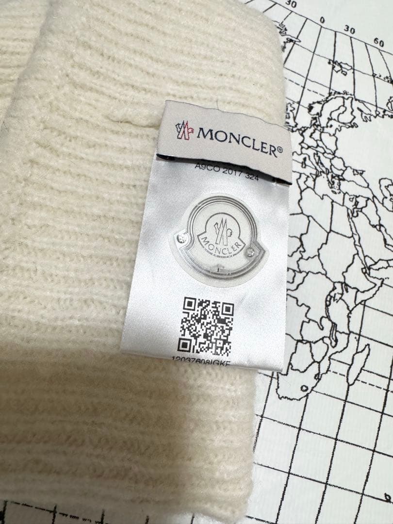 MONCLER ホワイト ニットキャップ