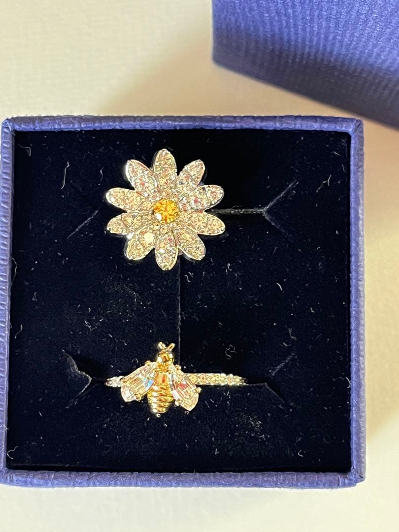 Swarovski 花と蜂モチーフ リング 指輪