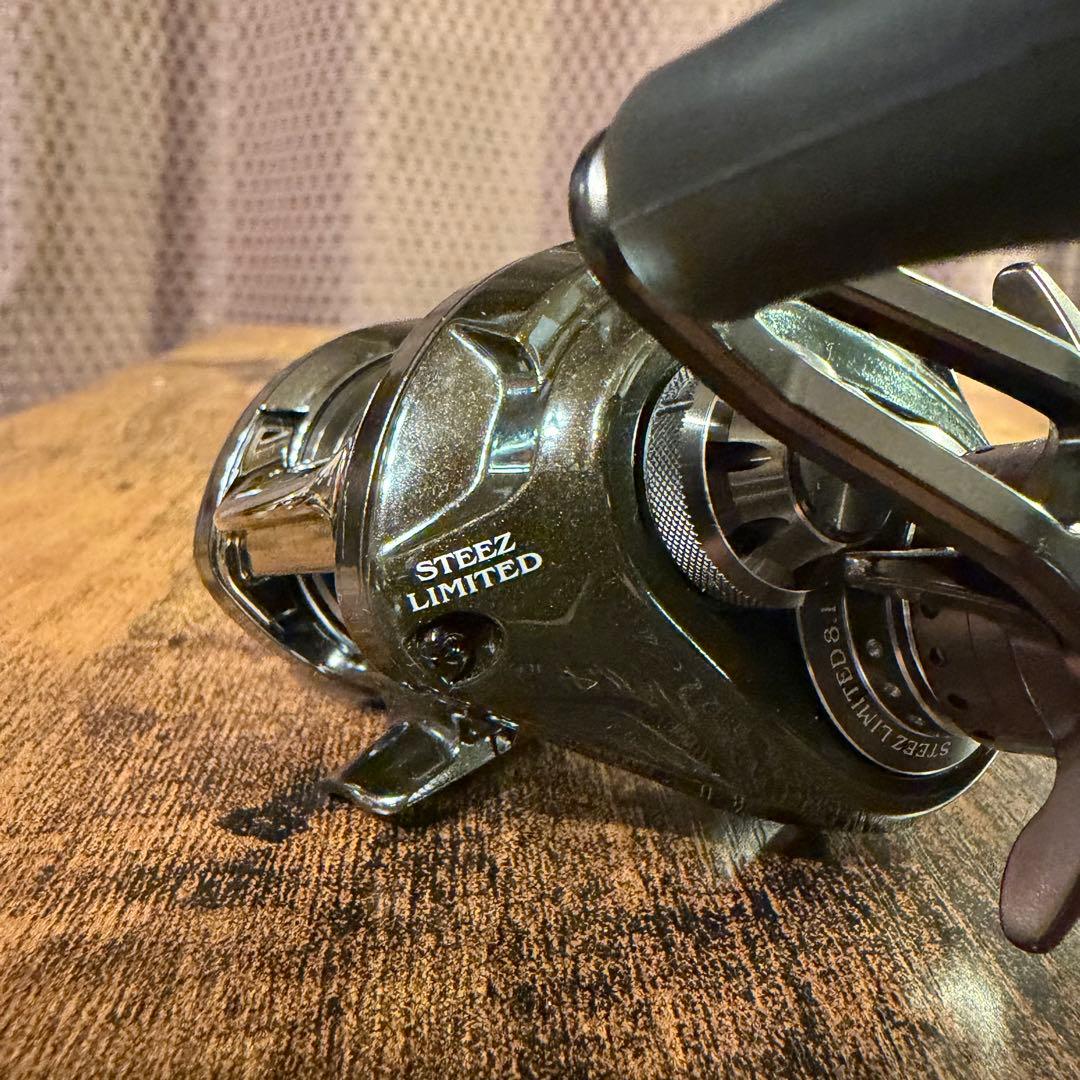 【美品】ダイワ　Daiwa14スティーズリミテッド SV 8.1 右ハンドル