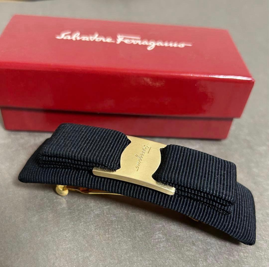 フェラガモ　バレッタ　Salvatore Ferragamo