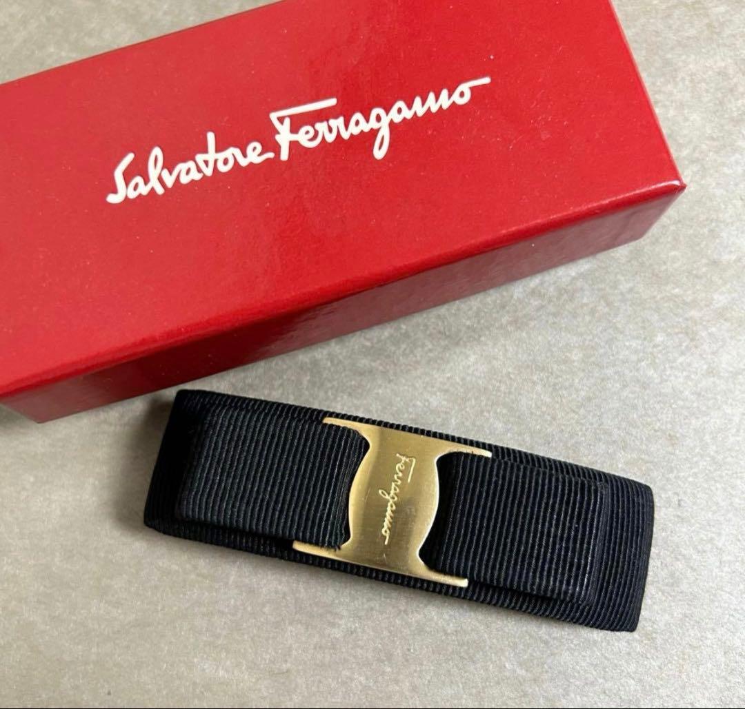 フェラガモ　バレッタ　Salvatore Ferragamo