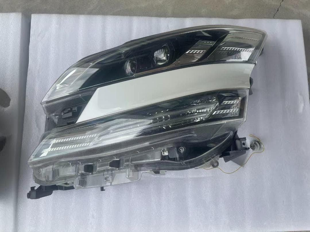 トヨタ ヴェルファイア30前期 ヘッドライト 左右セット