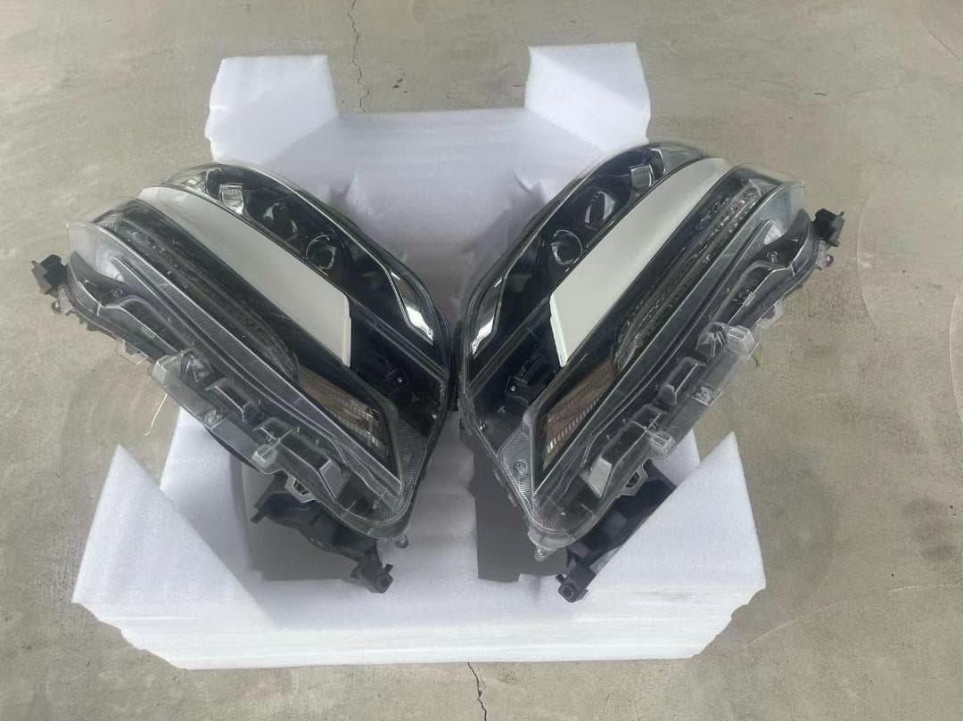 トヨタ ヴェルファイア30前期 ヘッドライト 左右セット