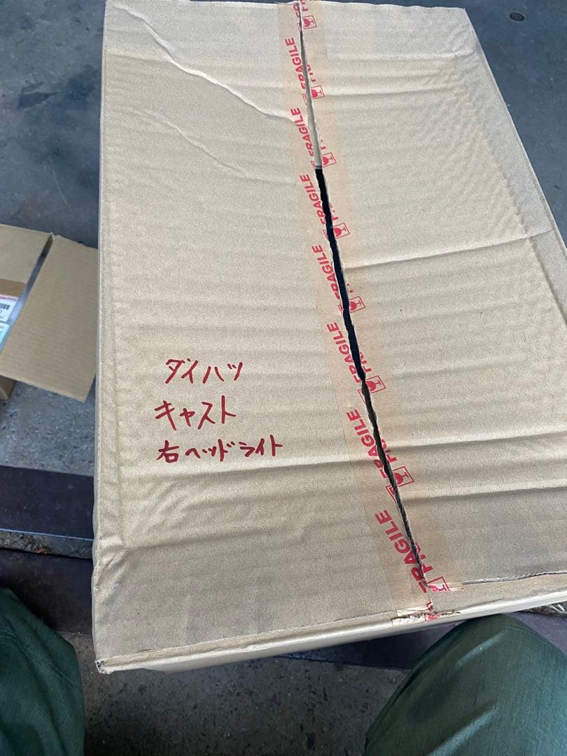 ダイハツ　キャスト　ヘッドライト　右