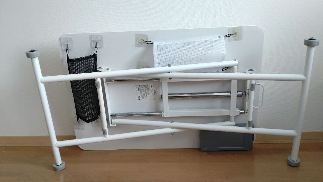 （美品）昇降テーブル　 ホワイト ガス圧 無段階調整