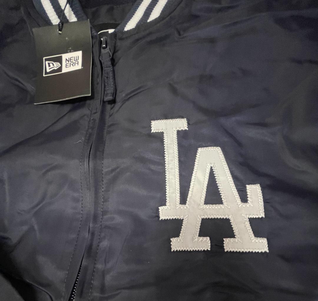 とるみ送料無料/新品未使用　MLB　 LAドジャース ジャケットXL