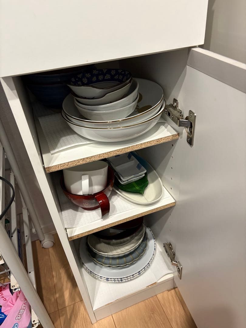 ホワイト食器棚 ガラス扉付き