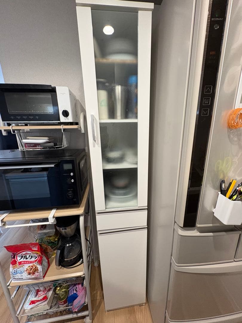 ホワイト食器棚 ガラス扉付き