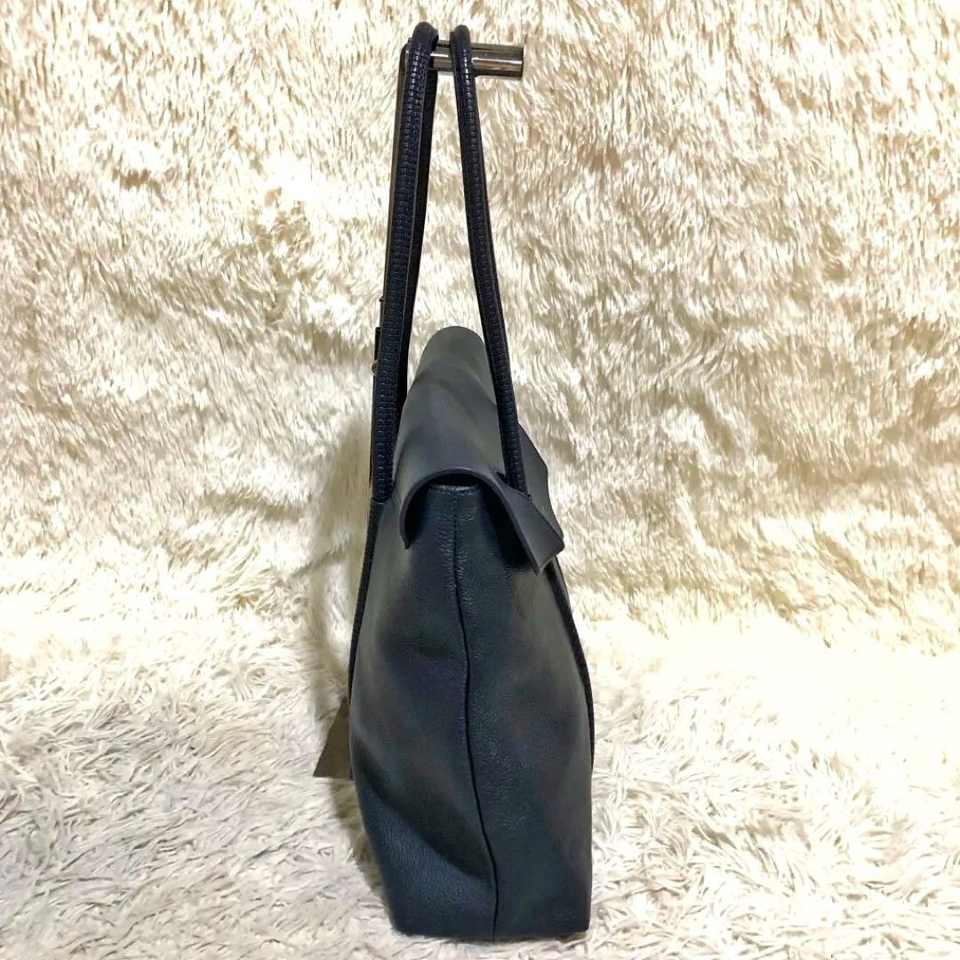 新品同様✨ペッレモルビダ ホーサー　フラップトートバッグ ネイビー