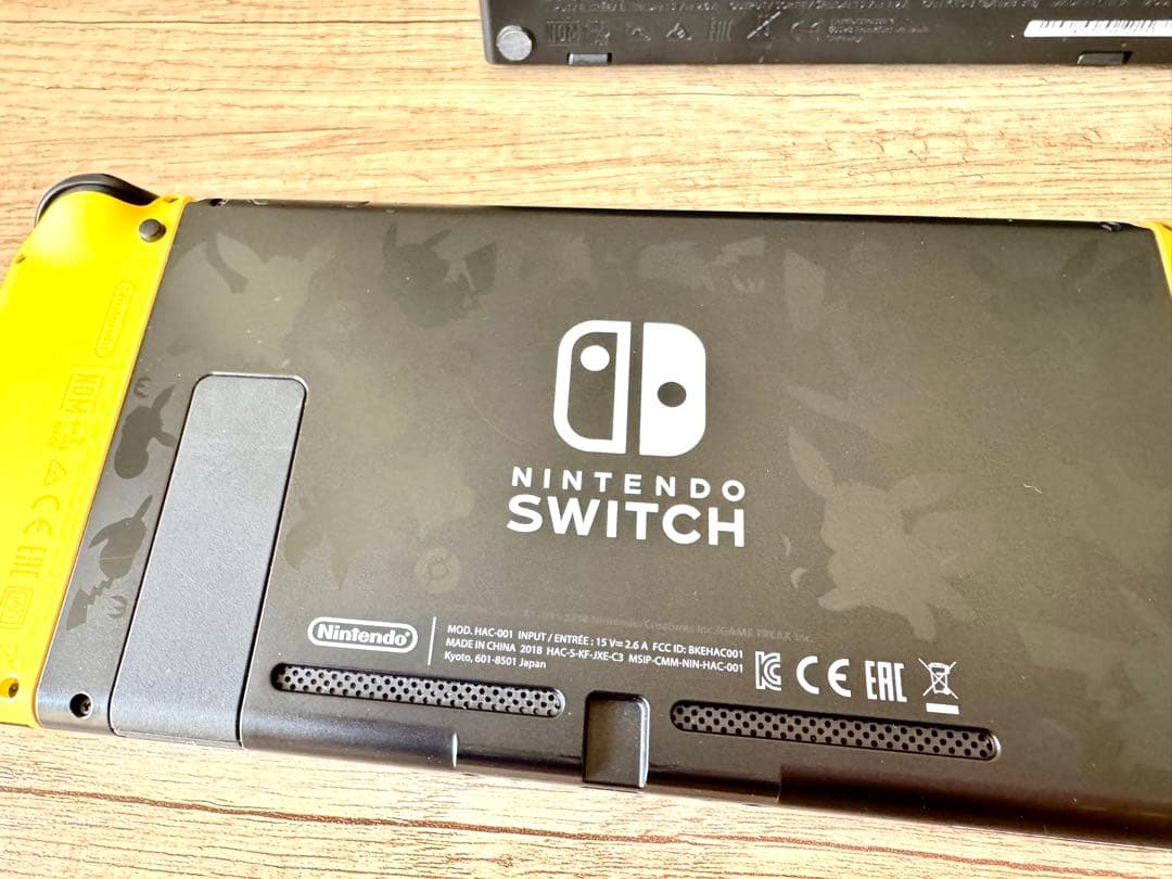 Nintendo Switch ピカブイバージョン本体