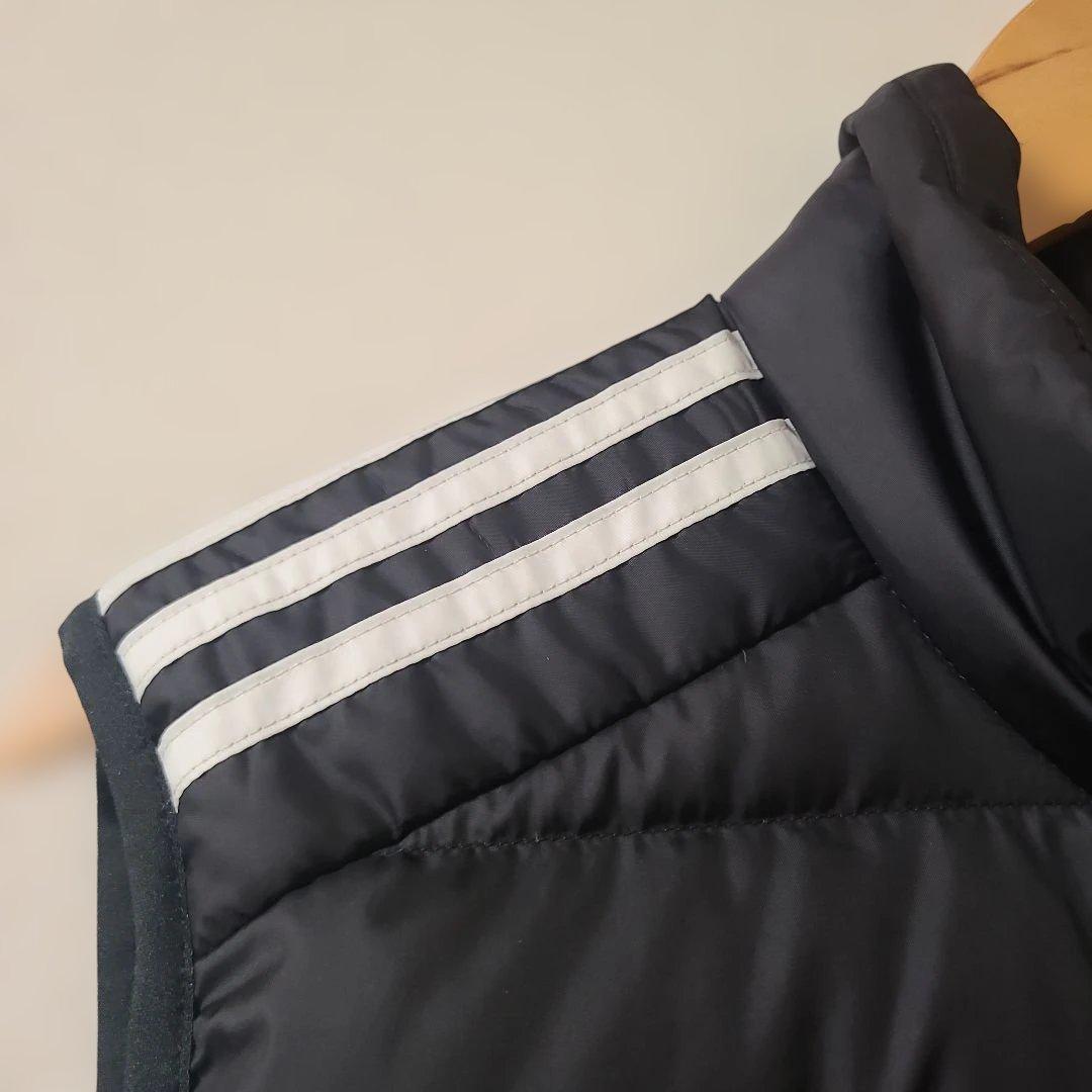 adidas 　アディダス　黒 エッセンシャルズ ダウンベスト メンズ O