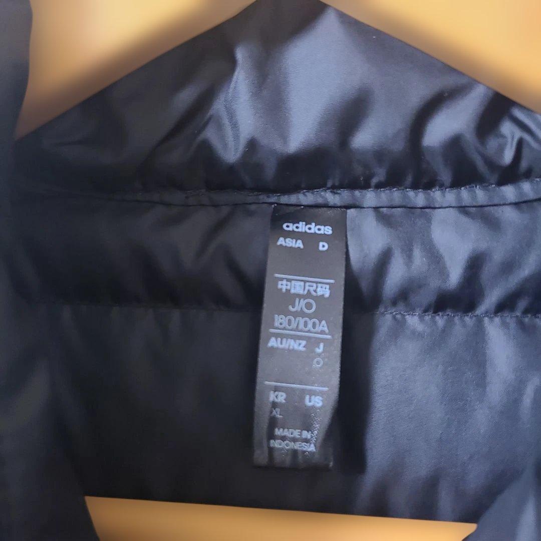 adidas 　アディダス　黒 エッセンシャルズ ダウンベスト メンズ O