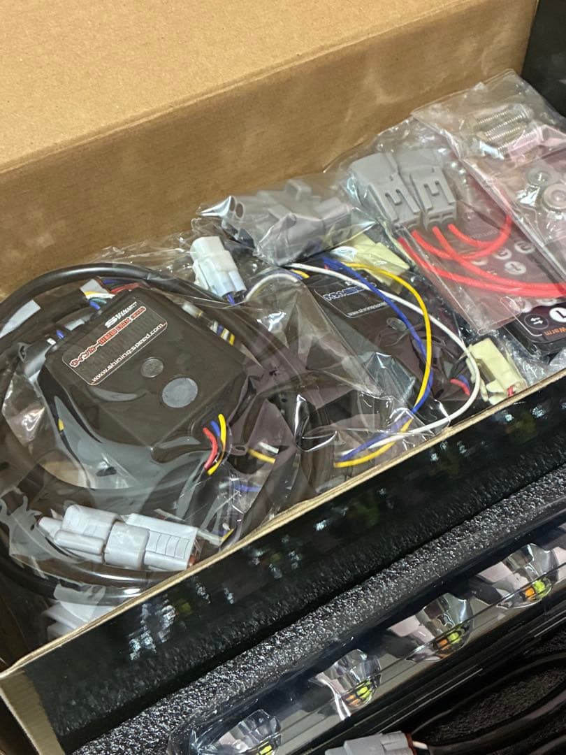 ジ*ジ様 【新品】レヴォーグVM用シャイニングスピードシーケンシャルライナーV3